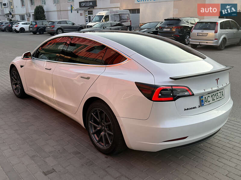 Седан Tesla Model 3 2020 в Луцке