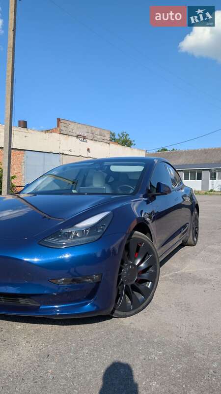 Седан Tesla Model 3 2022 в Миргороде