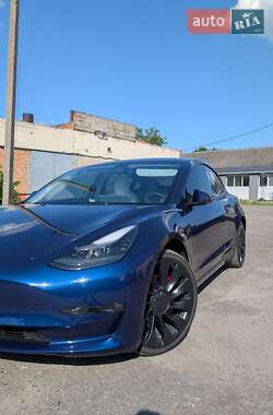 Седан Tesla Model 3 2022 в 