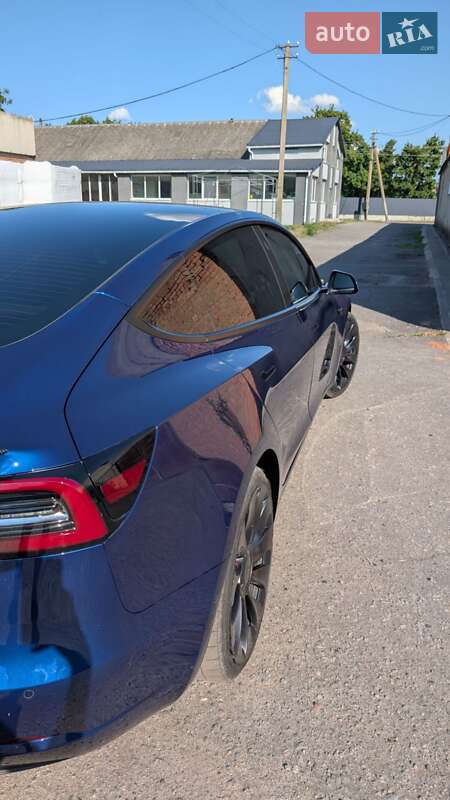 Седан Tesla Model 3 2022 в Миргороде