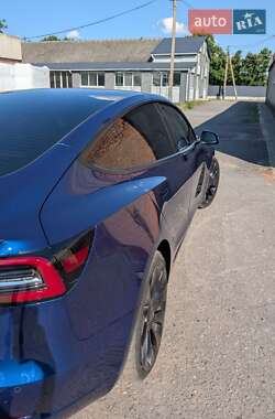 Седан Tesla Model 3 2022 в 