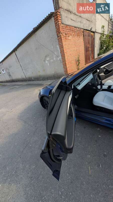 Седан Tesla Model 3 2022 в Миргороде