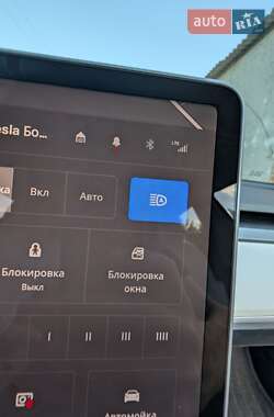 Седан Tesla Model 3 2022 в 