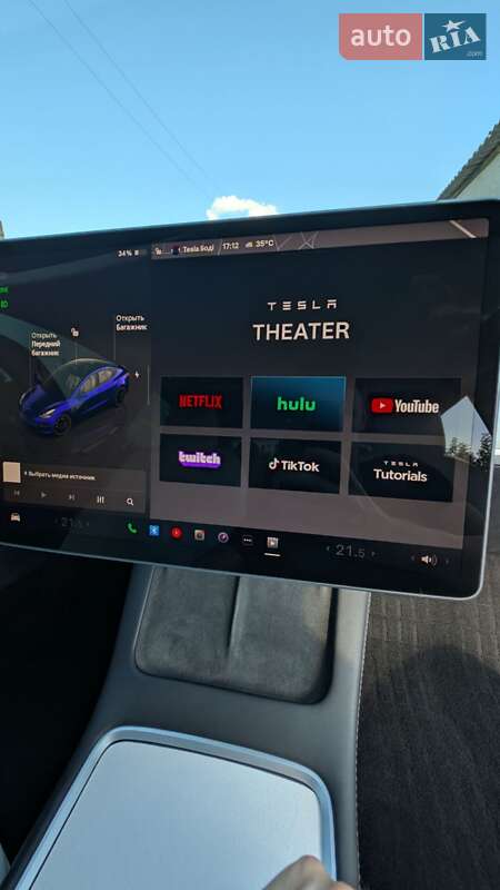 Седан Tesla Model 3 2022 в Миргороде