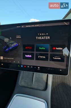 Седан Tesla Model 3 2022 в 