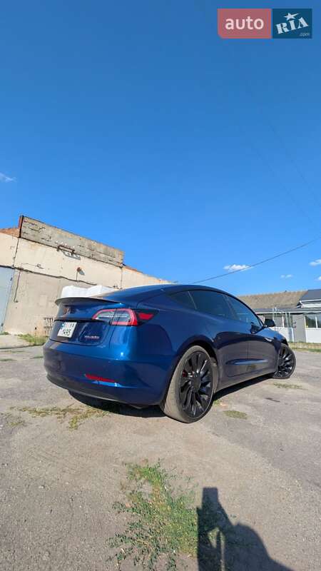 Седан Tesla Model 3 2022 в Миргороде