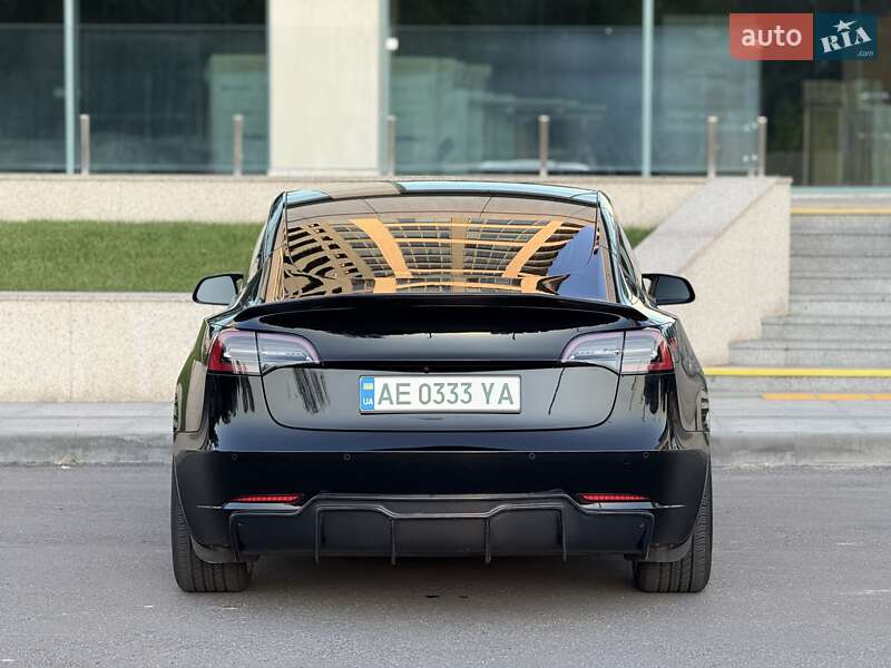 Седан Tesla Model 3 2019 в Дніпрі