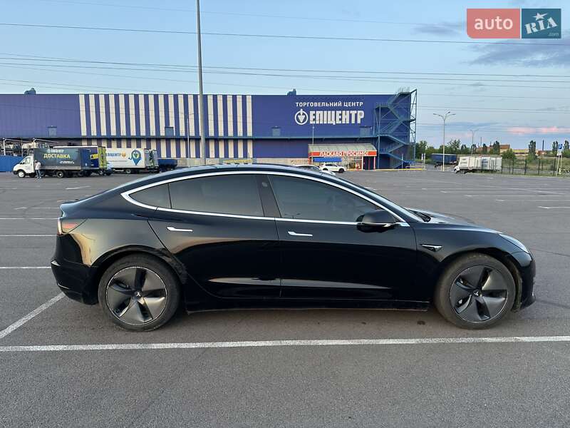 Седан Tesla Model 3 2019 в Рівному