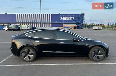 Седан Tesla Model 3 2019 в 