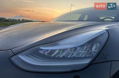 Седан Tesla Model 3 2019 в 