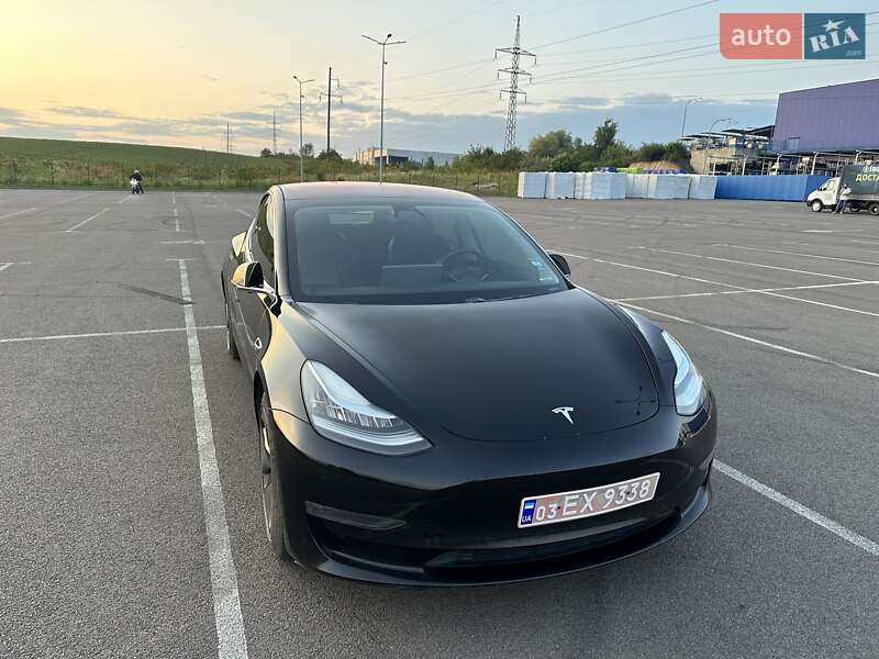 Седан Tesla Model 3 2019 в Рівному