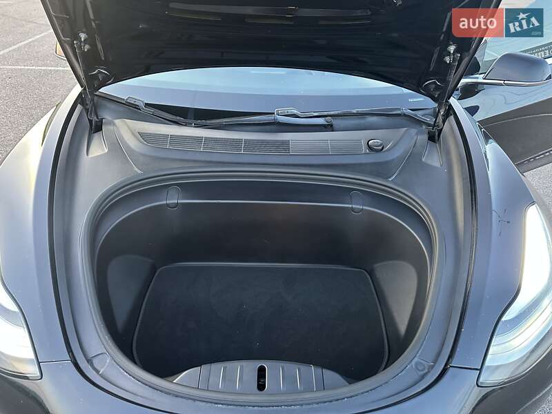 Седан Tesla Model 3 2019 в Рівному