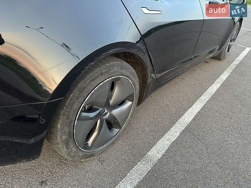 Седан Tesla Model 3 2019 в Рівному