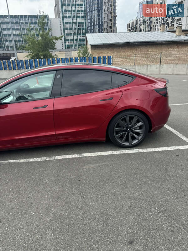 Седан Tesla Model 3 2018 в Києві