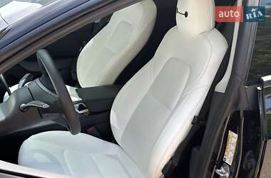 Седан Tesla Model 3 2022 в 