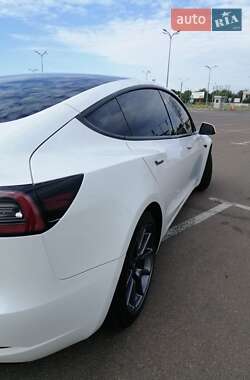 Седан Tesla Model 3 2020 в 