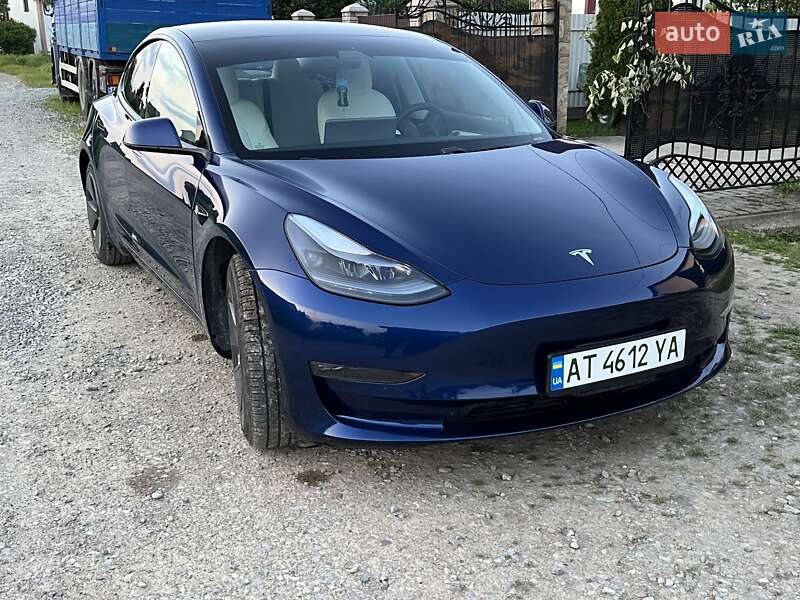 Седан Tesla Model 3 2021 в Івано-Франківську