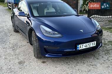 Седан Tesla Model 3 2021 в 