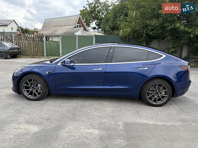 Седан Tesla Model 3 2019 в 