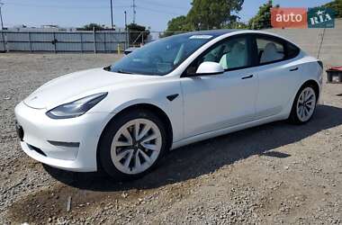 Седан Tesla Model 3 2021 в 