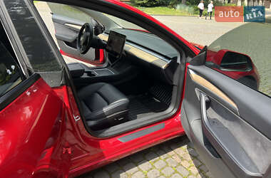 Седан Tesla Model 3 2022 в 