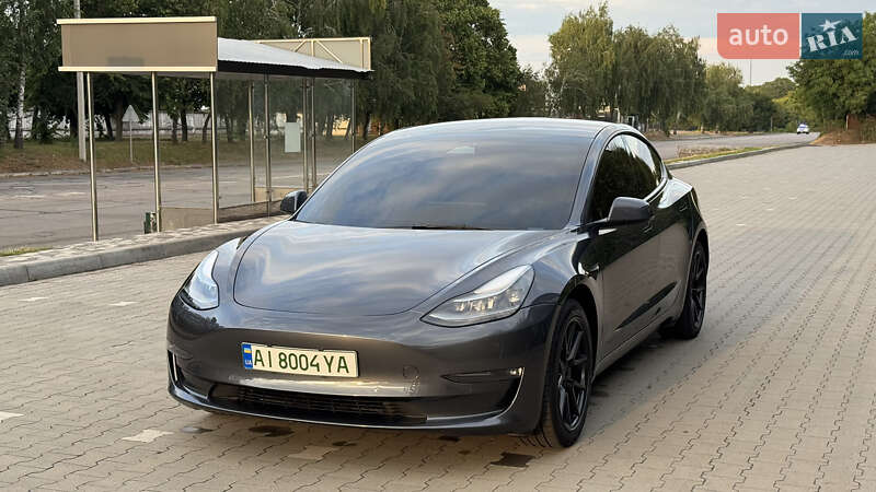 Седан Tesla Model 3 2022 в Киеве