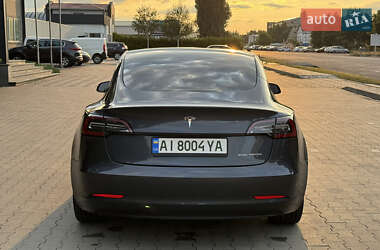 Седан Tesla Model 3 2022 в 