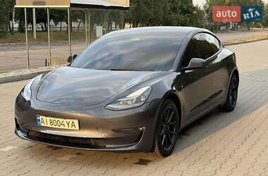 Седан Tesla Model 3 2022 в 