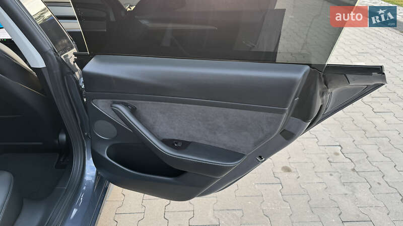 Седан Tesla Model 3 2022 в Киеве