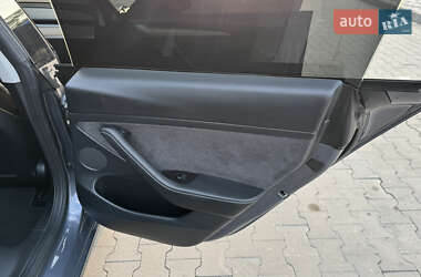 Седан Tesla Model 3 2022 в 