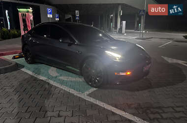 Седан Tesla Model 3 2022 в 
