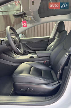 Седан Tesla Model 3 2020 в 