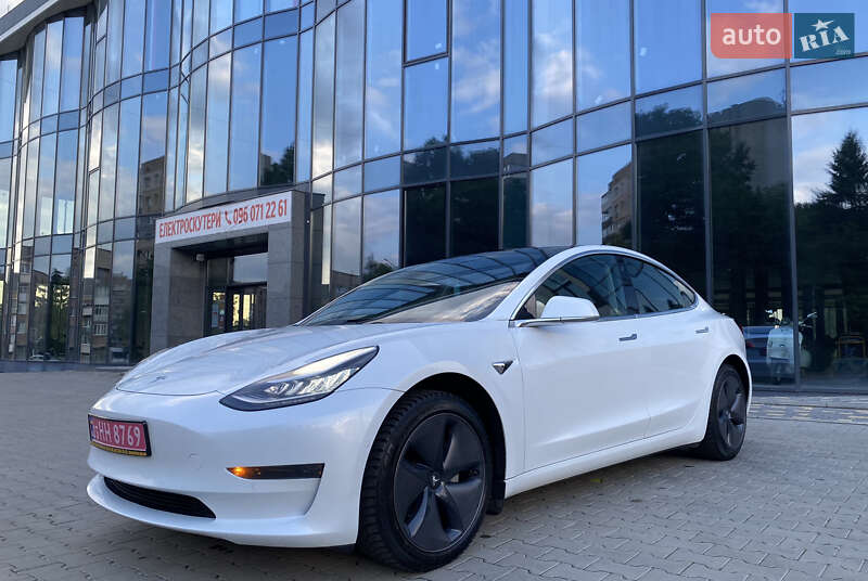 Tesla Model 3 2020