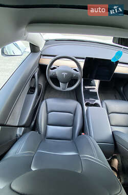 Седан Tesla Model 3 2020 в 