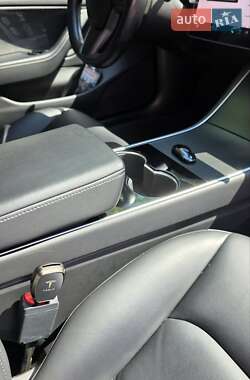 Седан Tesla Model 3 2018 в 