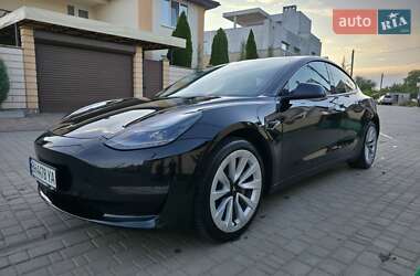 Седан Tesla Model 3 2022 в 