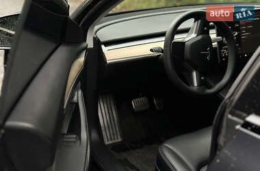 Седан Tesla Model 3 2021 в 