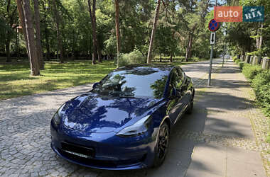 Седан Tesla Model 3 2023 в 