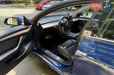 Седан Tesla Model 3 2023 в 