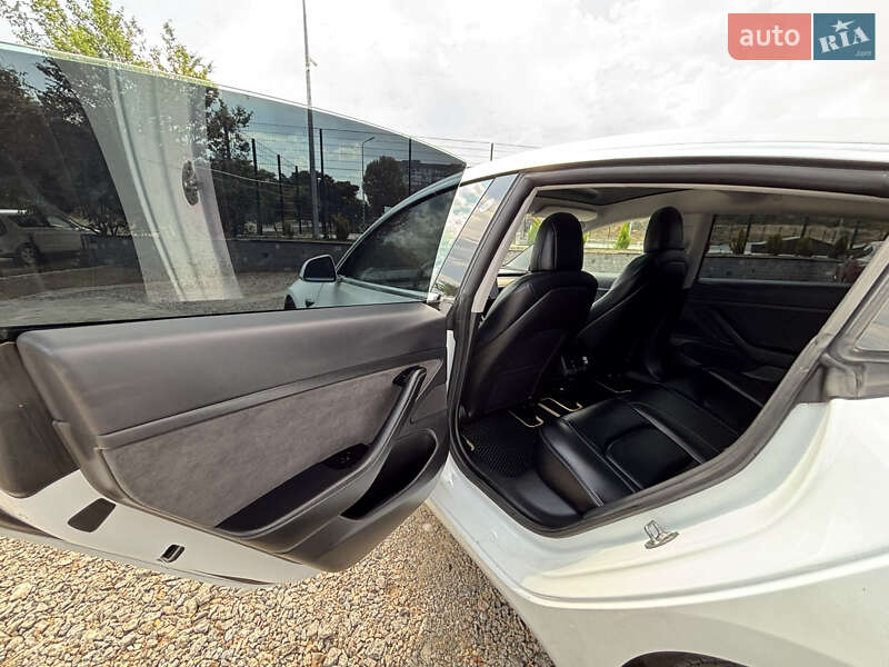 Седан Tesla Model 3 2019 в Одессе