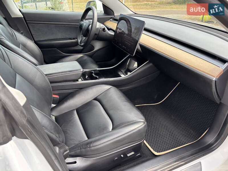 Седан Tesla Model 3 2019 в Одессе