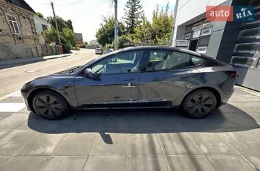 Седан Tesla Model 3 2024 в 