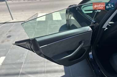 Седан Tesla Model 3 2024 в 