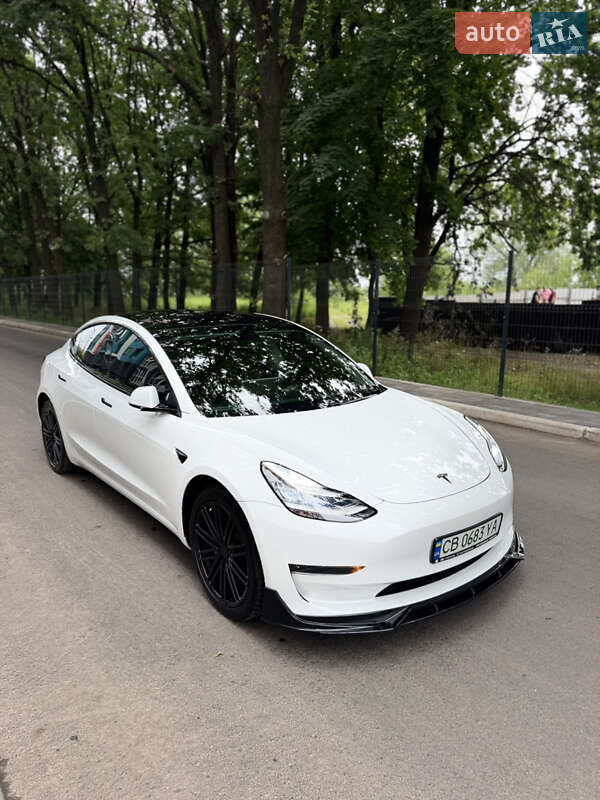 Седан Tesla Model 3 2018 в Чернігові