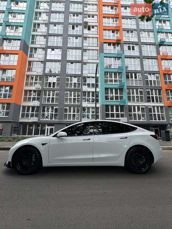 Седан Tesla Model 3 2018 в Чернігові