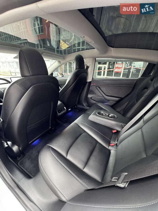 Седан Tesla Model 3 2018 в Чернігові