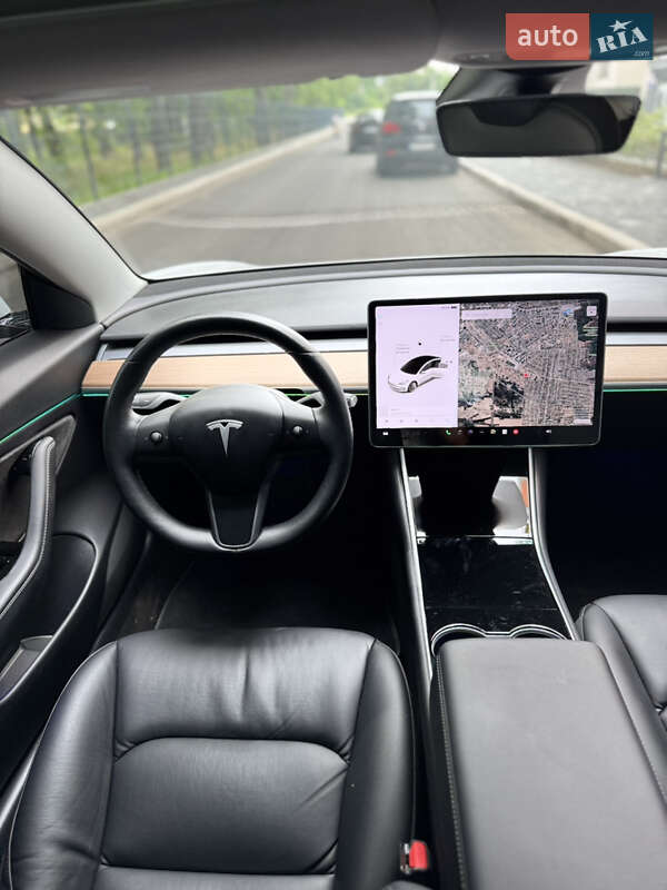 Седан Tesla Model 3 2018 в Чернігові