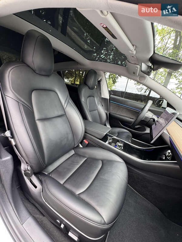 Седан Tesla Model 3 2018 в Чернігові
