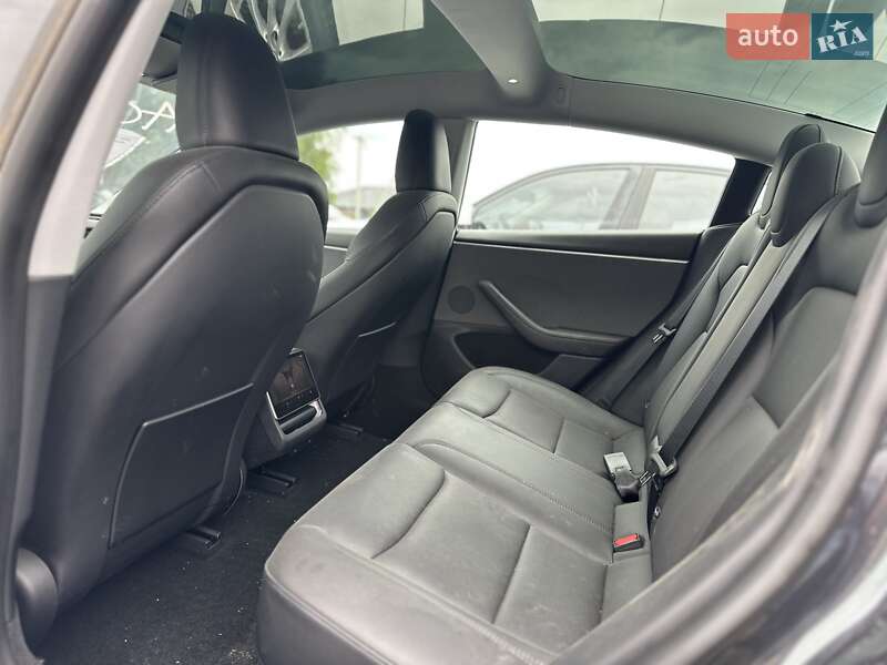 Седан Tesla Model 3 2024 в Луцке
