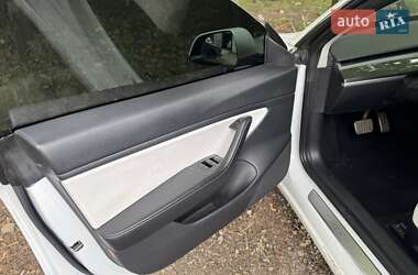Седан Tesla Model 3 2020 в 